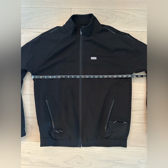 Black FIGS Windbreaker style jacket - Picture 4 of 5